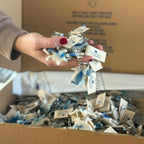 Lindos Naturals Kaplumbağa Anahtarlık – Geri dönüştürülmüş plastik şişe kapaklarından üretilen çevre dostu aksesuar, deniz kaplumbağası koruma katkısı