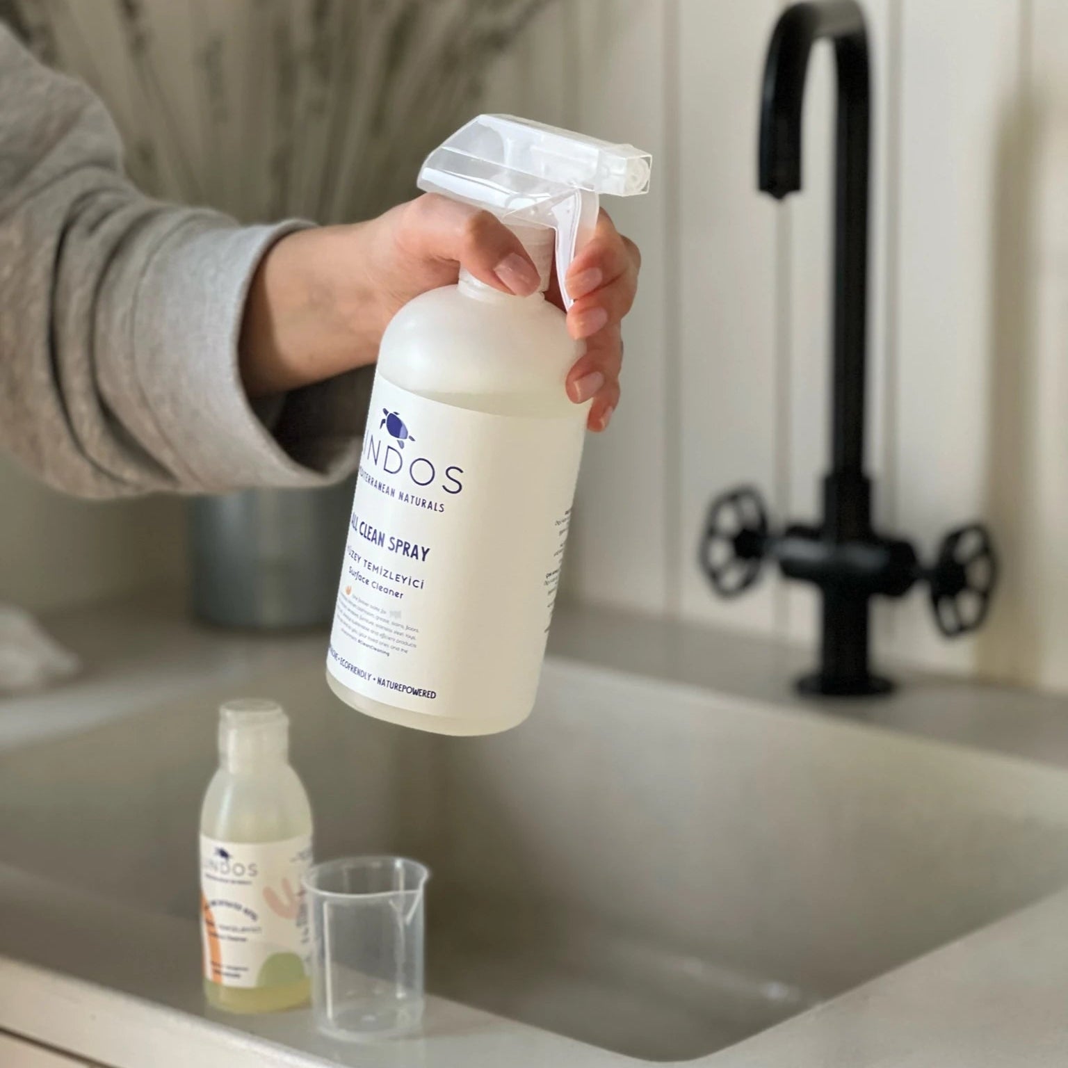 Lindos refill sprey şişe ile doğal yüzey temizleyici kullanımı
